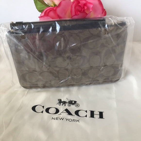 COACH LARGE WRISTLET IN SIGNATURE CANVAS KHAKI/BL - Picture 13 of 16
